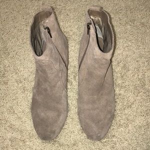 Steve Madden suede booted Size 8.5